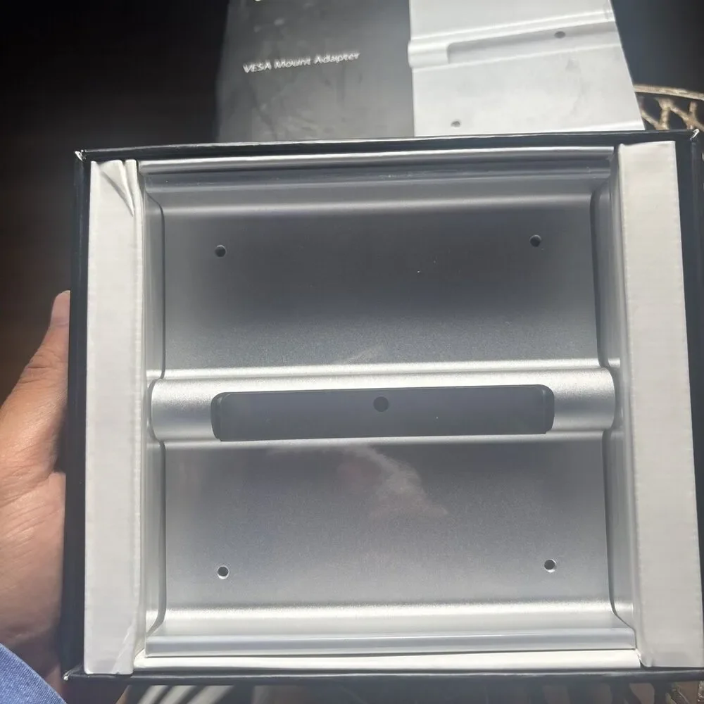Apple MC772ZM/A VESA Mount Adapter Kit Silver A1313